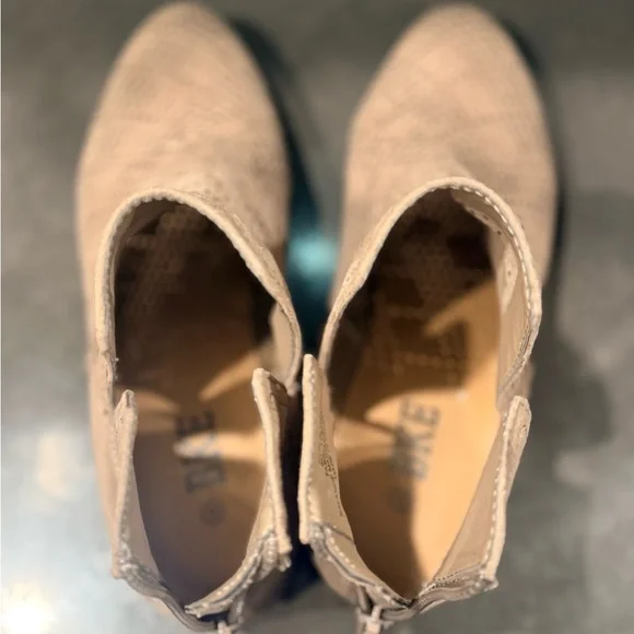 BKE Women’s Lolita Ankle Boot sz: 6 - Picture 4 of 7